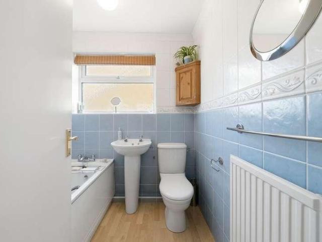 Flat for sale in Littleton Common, Lower Halliford