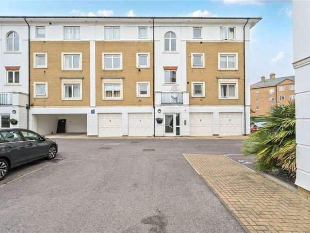 Flat for sale in Roedean