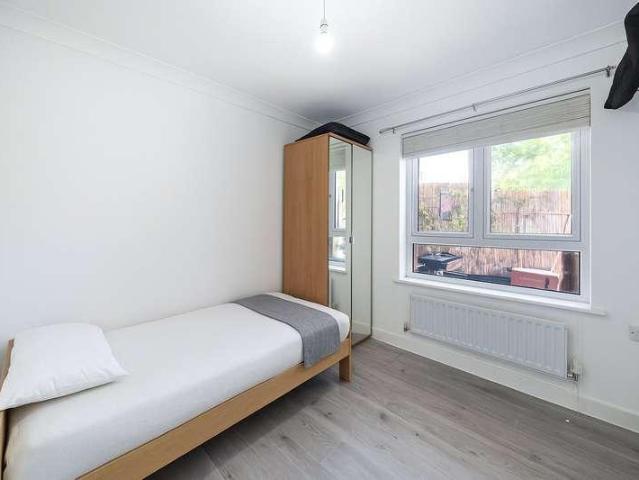 Flat for sale in London Borough of Croydon, Thornton Heath