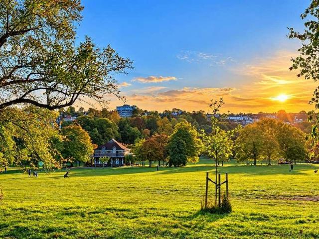 Flat for sale in Round Hill, Brighton