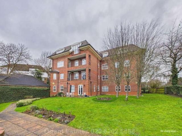 Flat for sale in Hendon, Greater London
