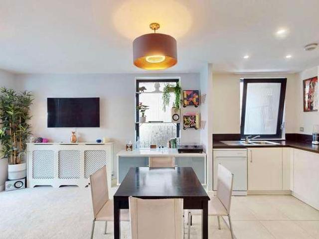 Flat for sale in Rotherhithe, Greater London