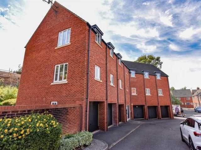 Flat for sale in Dursley, School House