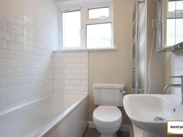 Flat for sale in Crofton, Greater London