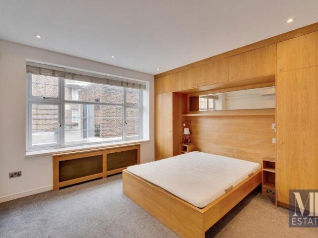 Flat for sale in Belsize Park, Greater London