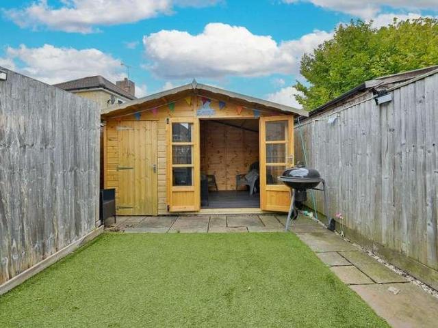 Flat for sale in Rickmansworth, Three Rivers