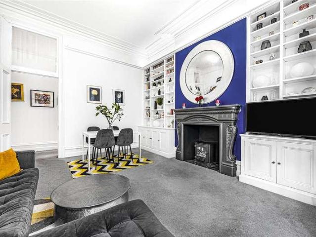Flat for sale in Saint Giles, Bloomsbury