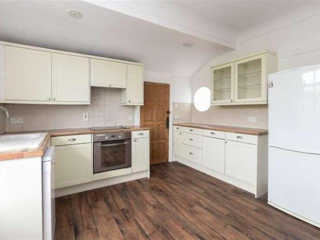 Flat for sale in Red Hill, Surrey