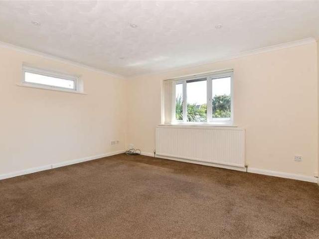 Flat for sale in Lowtherville, Ventnor