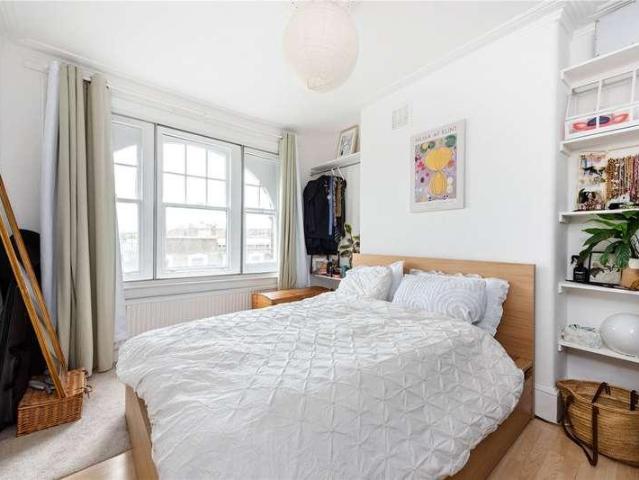 Flat for sale in Stoke Newington, Greater London