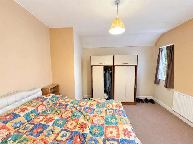 Flat for sale in London Borough of Ealing, Greater London