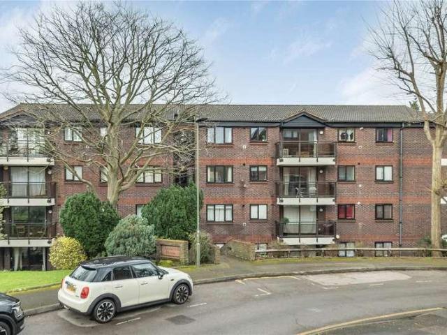 Flat for sale in Bromley, Shortlands