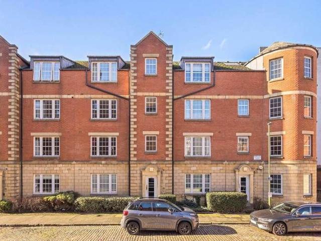 Flat for sale in Leith Links, Leith