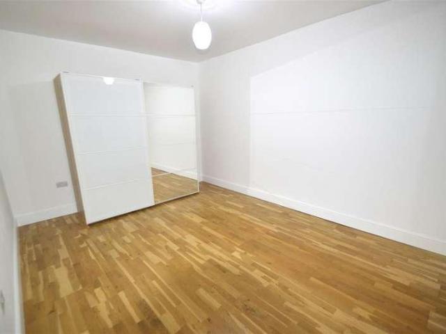 Flat for sale in Hornchurch, Greater London