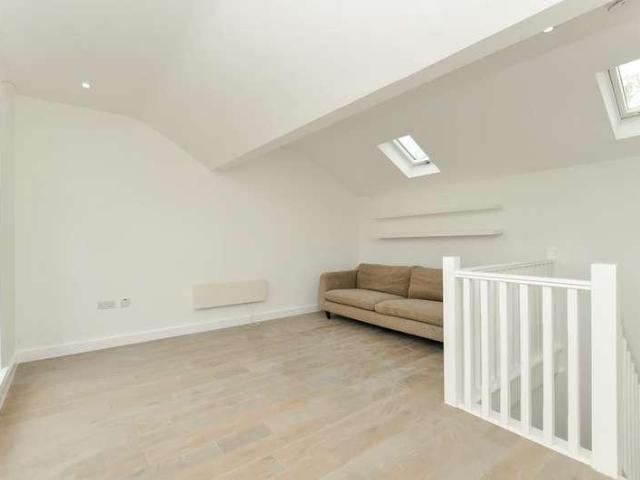 Flat for sale in Stoke Newington, Greater London