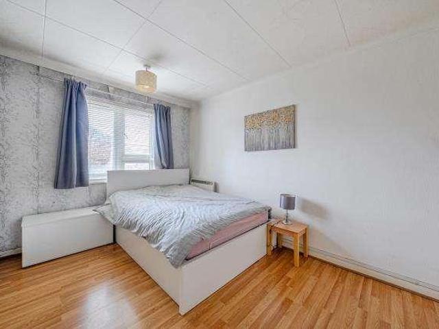 Flat for sale in London Borough of Hounslow, Heston