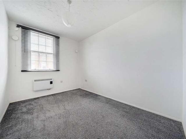 Flat for sale in Evershot, Oxfordshire