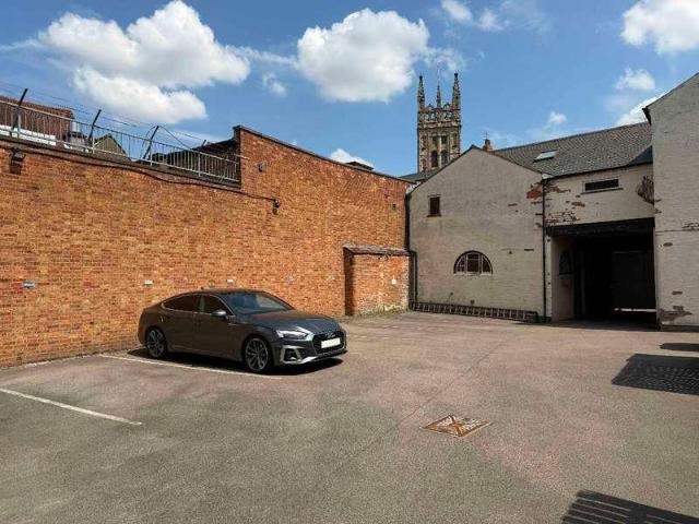 Flat for sale in Cliff Hill, Warwick