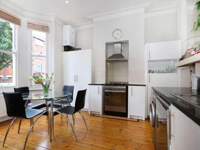Flat for sale in Wandsworth, Greater London