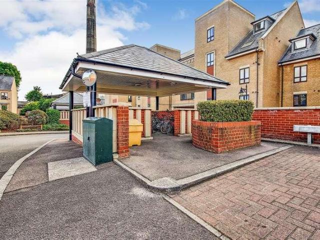 Flat for sale in Chesterton, Arbury