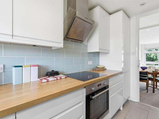 Flat for sale in Wanstead, Greater London