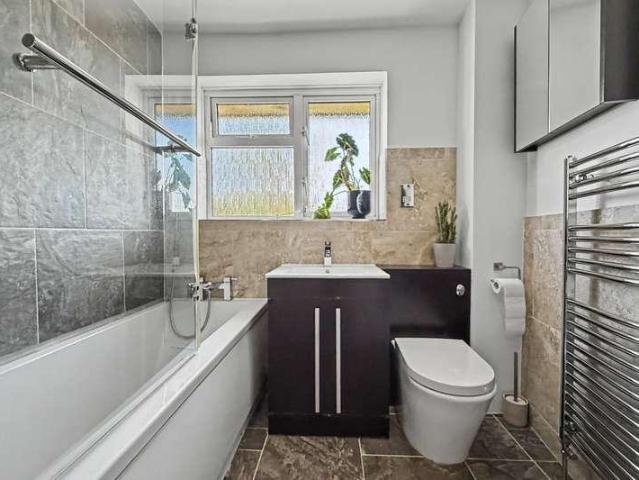 Flat for sale in Weeke, Harestock