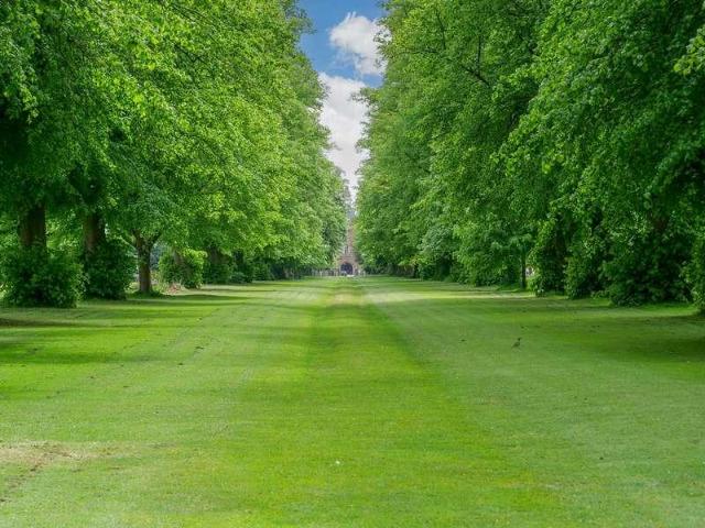Flat for sale in Comberton, Rushock