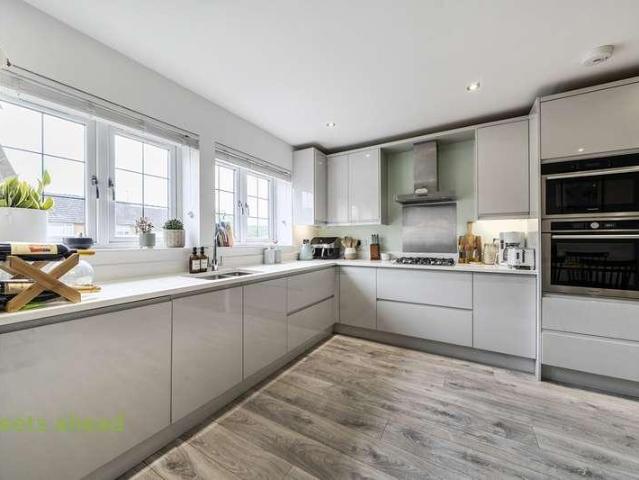 Flat for sale in London Borough of Croydon, Greater London