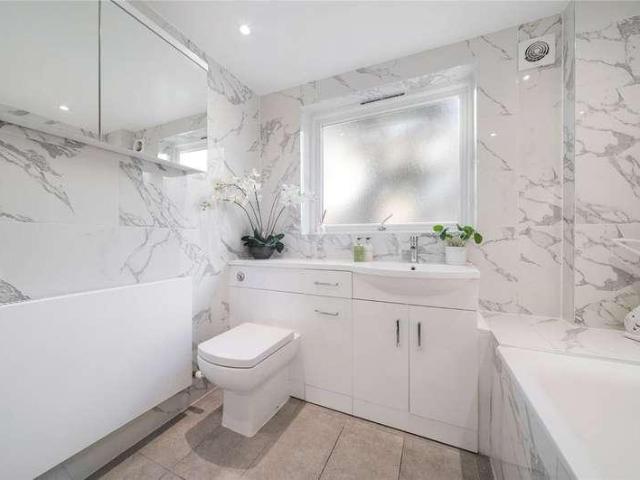 Flat for sale in Highgate New Town, Greater London