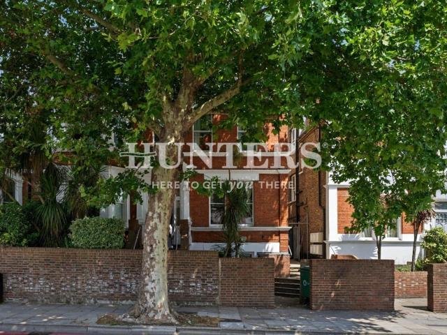 Flat for sale in West Hampstead, Greater London