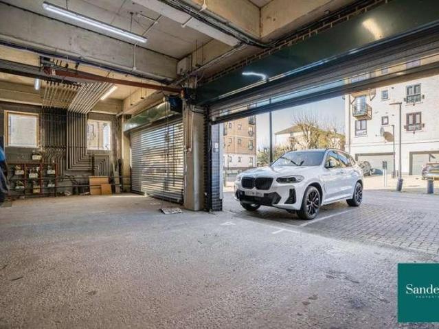 Flat for sale in Silvertown, Greater London