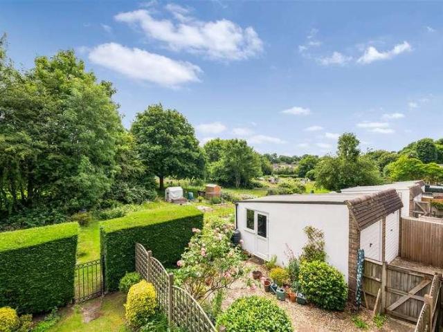 Flat for sale in Red Hill, Surrey