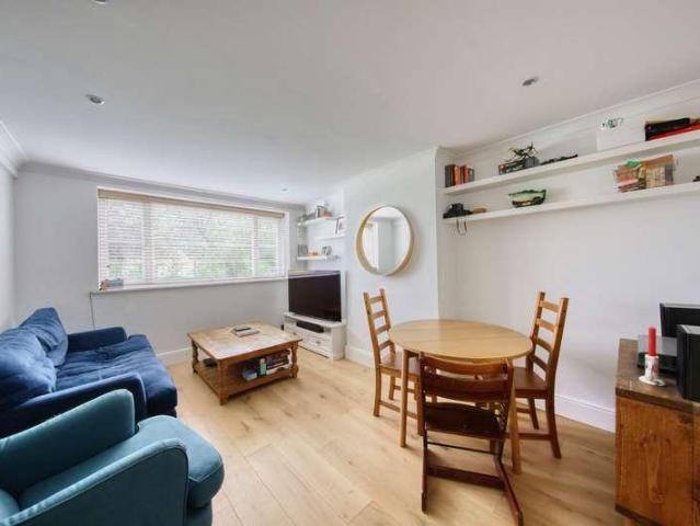 Flat for sale in London Borough of Richmond upon Thames, Greater London