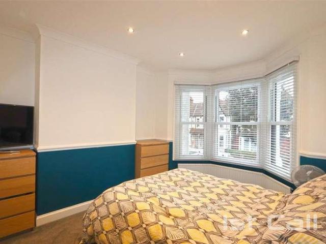 Flat for sale in Southend City Centre Neighbourhood, Alton Barnes