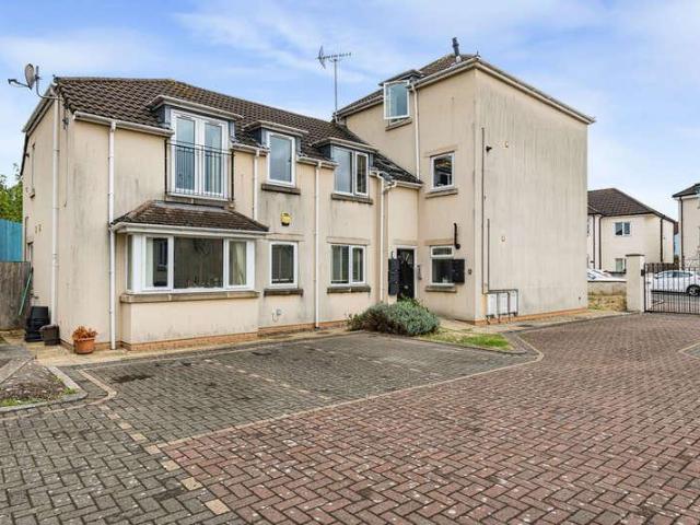 Flat for sale in Feckenham, City Of Bristol