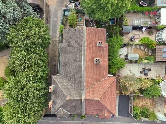 Flat for sale in Snaresbrook, Greater London