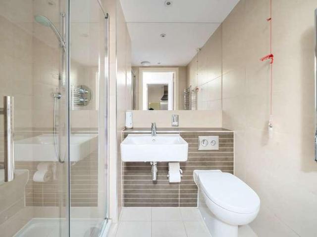 Flat for sale in High Lane Estate, Waverley