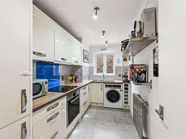 Flat for sale in London Borough of Bromley, Greater London