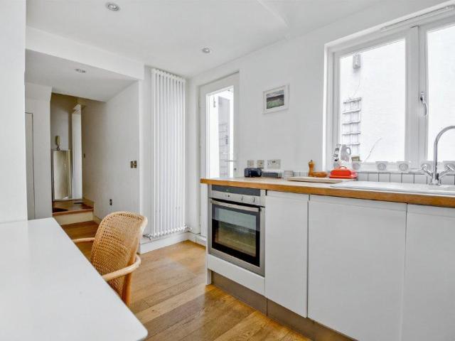 Flat for sale in Kentish Town, Greater London