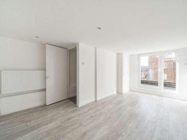 Flat for sale in Walton, Aylesbury