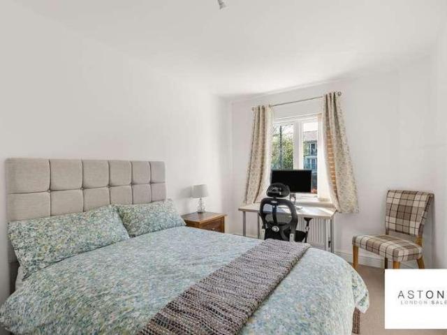 Flat for sale in Greater London
