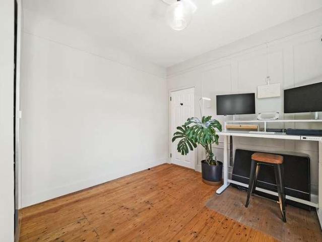 Flat for sale in London Borough of Croydon, Thornton Heath
