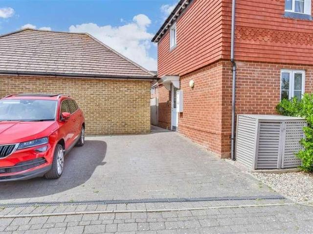 Flat for sale in Oad Street, Kent