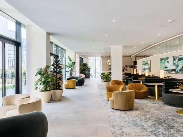 Flat for sale in Shepherd's Bush, Greater London