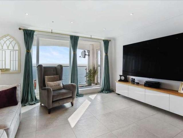 Flat for sale in Alton Barnes, Essex