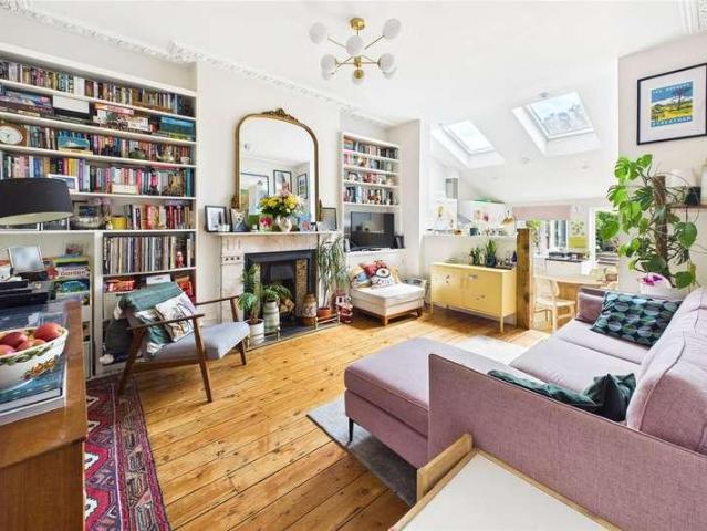 Flat for sale in London Borough of Lambeth, Greater London