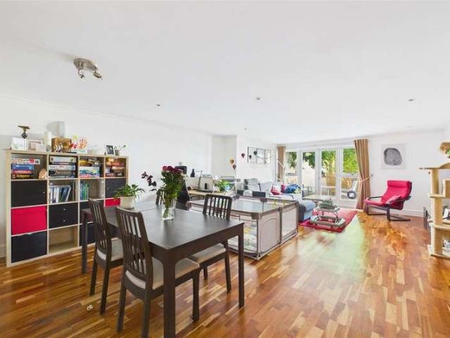 Flat for sale in Feckenham, City Of Bristol