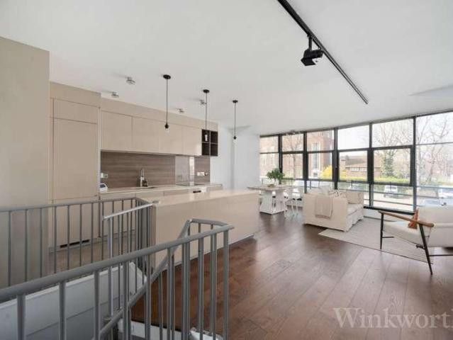 Flat for sale in Nunhead, Greater London