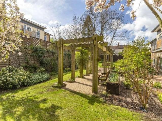 Flat for sale in Ben Rhydding, Ilkley