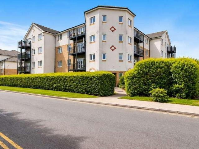 Flat for sale in Ponders End, Greater London